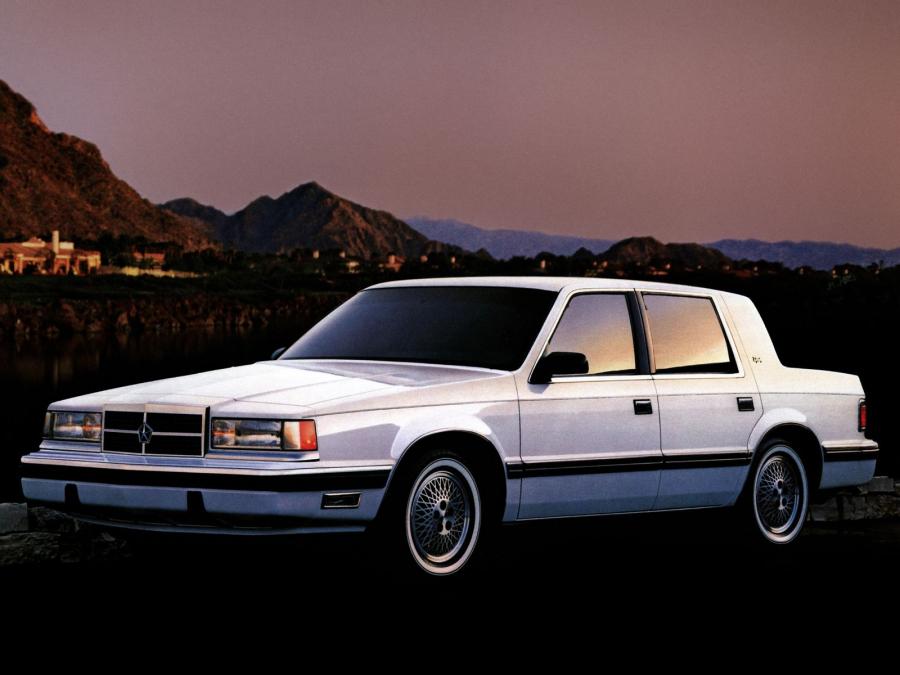  Dodge Dynasty 1988 года  (фото 2 из 2)